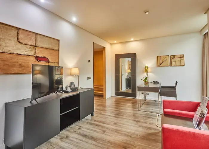 Hotel Silken Puerta 4*