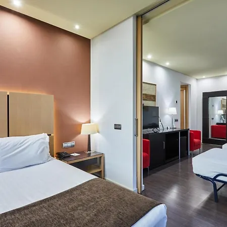 Hotell Silken Puerta 4*