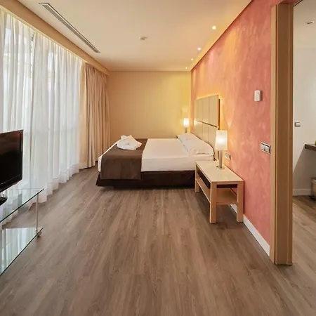 Silken Puerta Hotell