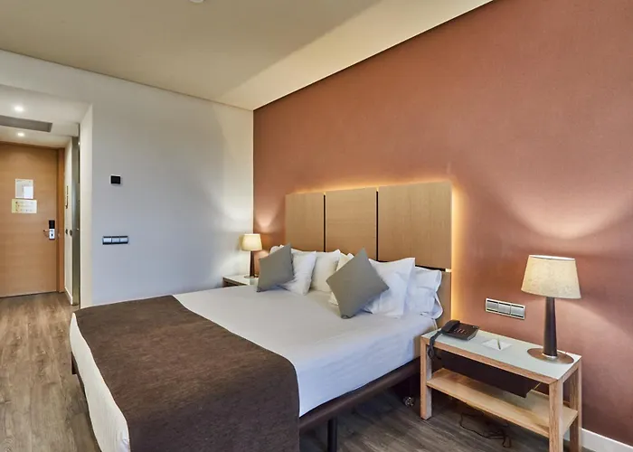 Ξενοδοχείο Silken Puerta 4*