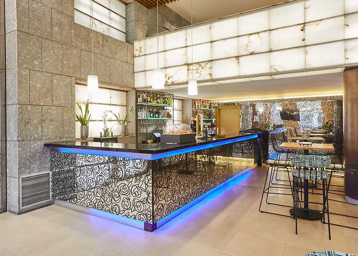 Ξενοδοχείο Silken Puerta 4*